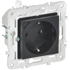 SKANDY Розетка с заземлением с защитными шторками 16А с USB C 18Вт SK-R17Bl черный IEK