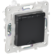 SKANDY Розетка 1-местная с заземлением с защитными шторками и крышкой 16А IP44 SK-R11Bl черный IEK